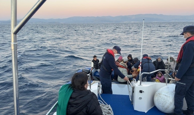 İzmir açıklarında 199 düzensiz göçmen karaya çıkartıldı