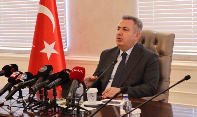 İzmir Valisi'nden basın mensuplarıyla asayiş ve güvenlik toplantısı