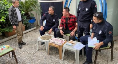 İzmir'de dilenci 3 saatte bin 700 lira topladı