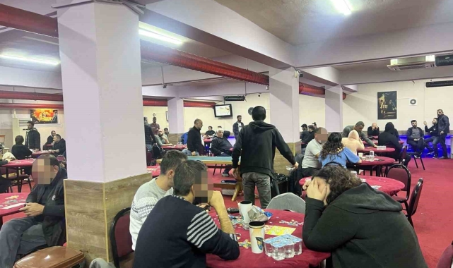 İzmir'de kumar oynayan 88 kişiye baskın