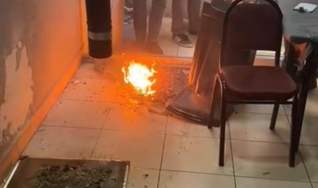 İzmir'de şok görüntü: Polisi gördü, uyuşturucuları sobada ateşe verdiler