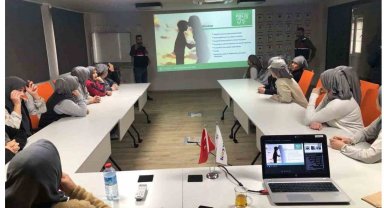 Jandarma anne ve anne adaylarına uyuşturucu ile mücadele eğitimi verdi