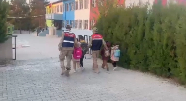 Jandarma okul çevrelerinde denetimlerini sürdürüyor