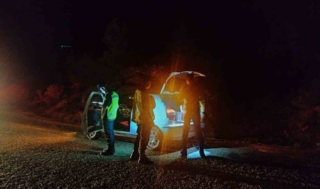 Jandarma şüphesinde haklı çıktı, uyuşturucu kullandıkları tespit edildi