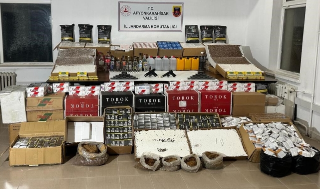 Jandarmadan kaçak alkol ve tütün operasyonu, 5 gözaltı