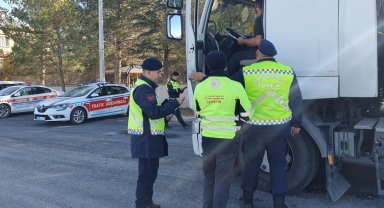 Jandarmadan kış lastiği denetimi