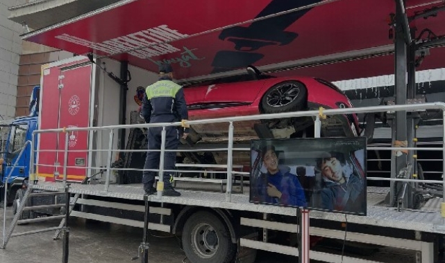 Jandarmadan mobil eğitim aracı ile öğrenci ve vatandaşlara trafik eğitimi