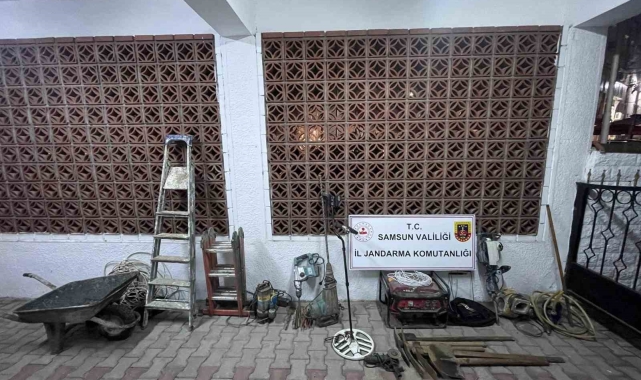 Kaçak kazı yapan 8 kişiye jandarmadan suçüstü