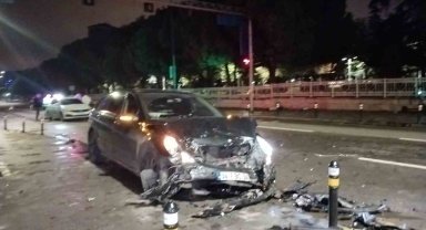 Kadıköy'de alkollü sürücü ışıklarda duran araçlara çarptı: 1 ağır yaralı