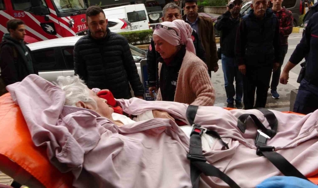 Kahvaltı yaparken çıkan yangın, yaşlı kadının yakınlarını gözyaşına boğdu
