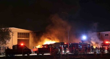 Kalıp fabrikasındaki malzemeler alev alev yandı