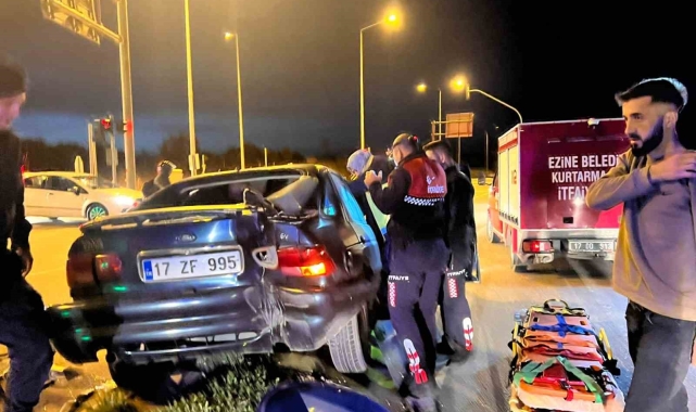Kamyon otomobile çarptı, araçta sıkışan sürücüyü itfaiye ekipleri kurtardı