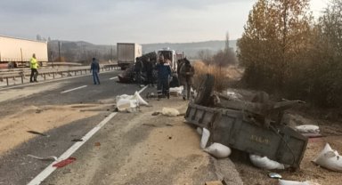 Kamyon traktöre çarptı: 1 ölü