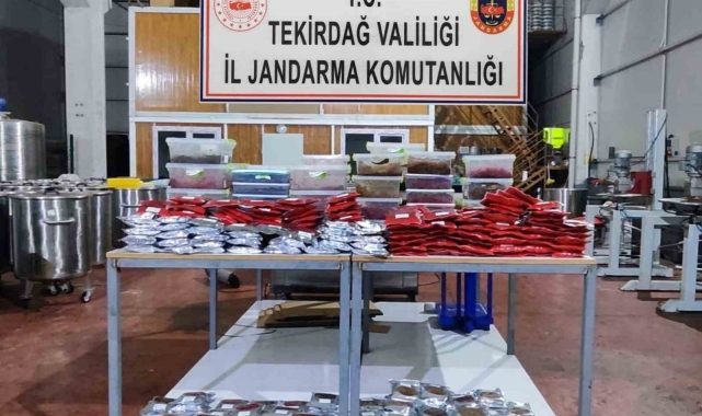 Kargodan bandrolsüz nargile tütünü satarken yakalandı