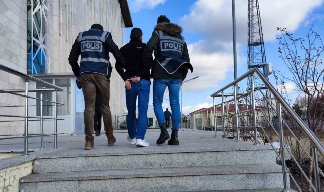 Kars'ta çeşitli suçlardan aranan 3 kişi yakalandı