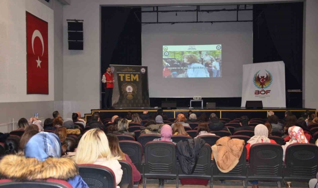 Kars'ta öğretmenler "Gençlik Sizin Eseriniz'' Projesi anlatıldı