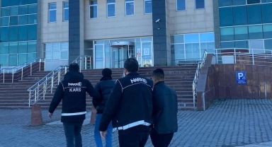 Kars'ta uyuşturucuyu vites kutusuna sakladılar