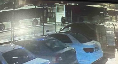 Kayan İETT otobüsünü durdurmaya çalışan şoför hayatını kaybetti