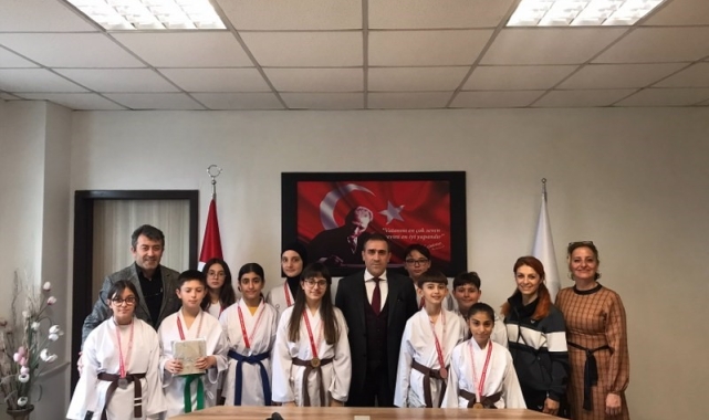 Kaymakam Memiş, şampiyon sporcuları kabul etti
