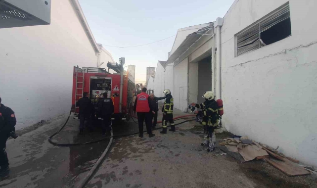 Kayseri'de iş yeri deposunda çıkan yangını itfaiye söndürdü