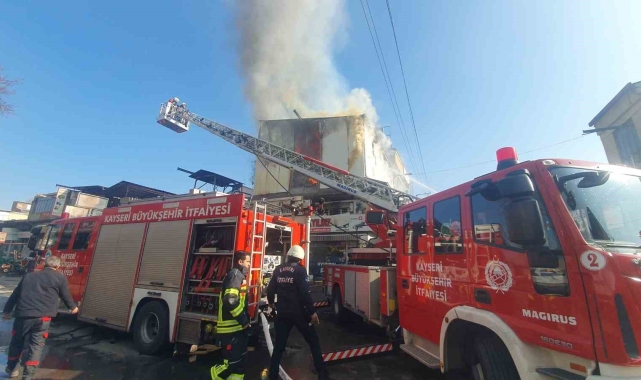 Kayseri'de iş yeri deposunda yangın