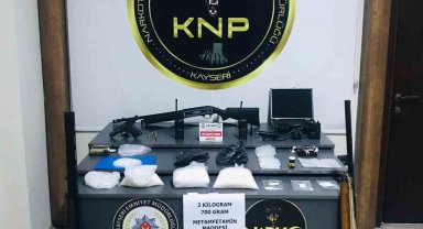 Kayseri'de uyuşturucu tacirlerine suçüstü: 2.7 kilo uyuşturucu madde ele geçirildi