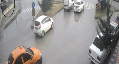 Kaza anı güvenlik kamerasında