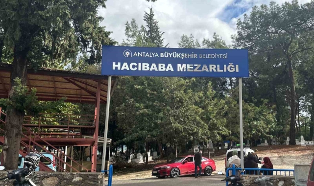 Kazada hayatını kaybeden anne ve oğlu, gözyaşları arasında defnedildi