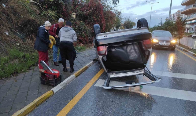 Kediye çarpmamak için manevra yaptığı otomobiliyle takla attı