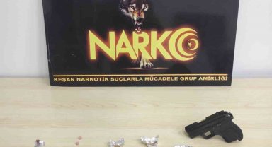 Keşan'da üst ve ev aramasında uyuşturucu ele geçirilen 2 şüpheli gözaltına alındı