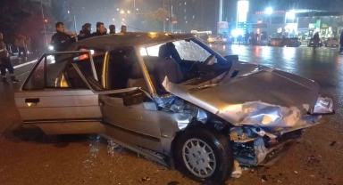 Kırıkkale'de iki otomobil kafa kafaya çarpıştı: 9 yaralı