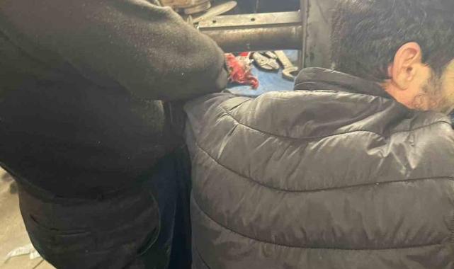 Kolunu pres makinesine kaptıran işçi yaralandı
