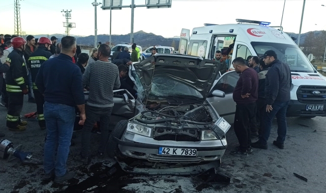 Konya'da otomobil kamyonla çarpıştı: 2 yaralı