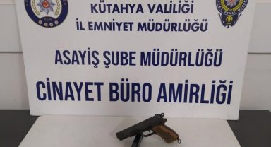 Kütahya'da aranan şahsın üzerinde tabanca ele geçirildi