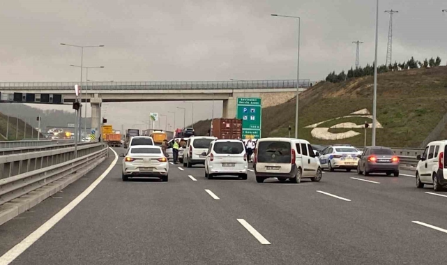 Kuzey Marmara Otoyolu'nda bir kişi tır şoförünü rehin aldı, ikna çabaları sürüyor