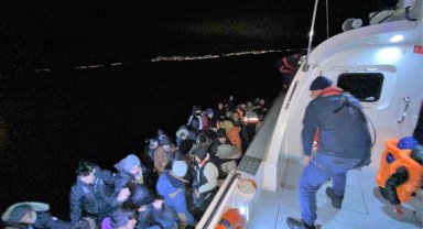 Lastik bot içerisindeki 51 düzensiz göçmen kurtarıldı