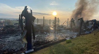 Lojistik deposunda 26 saattir soğutma çalışması yapılıyor