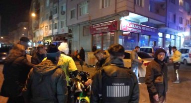 Manevra yapınca kaydı, az daha arabanın altında kalacaktı: Kaza anı kamerada