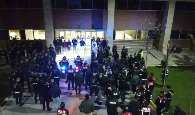 Manisa Emniyetinden yakalama kararı bulunan şahıslara operasyon: 46 gözaltı