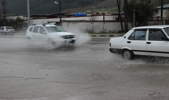 Manisa için gök gürültülü sağanak yağış uyarısı