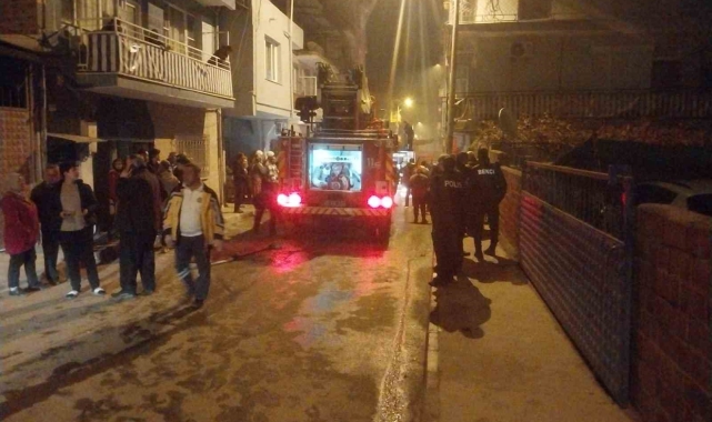 Manisa'da devrilen sobadan yangın çıktı