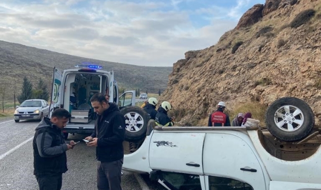 Mardin'de sürücüsünün kontrolünden çıkan otomobil takla attı: 3 yaralı