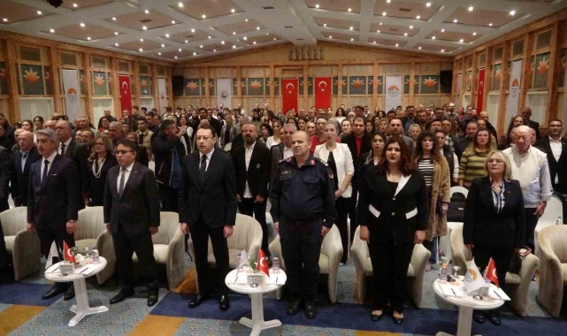 Marmaris'te 'İklim krizi ve sürdürülebilir turizm ' konulu panel yapıldı