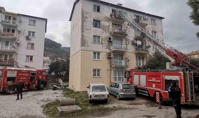 Menteşe'de korkutan ev yangını