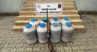 Mersin'de bir evde 550 litre sahte içki ele geçirildi