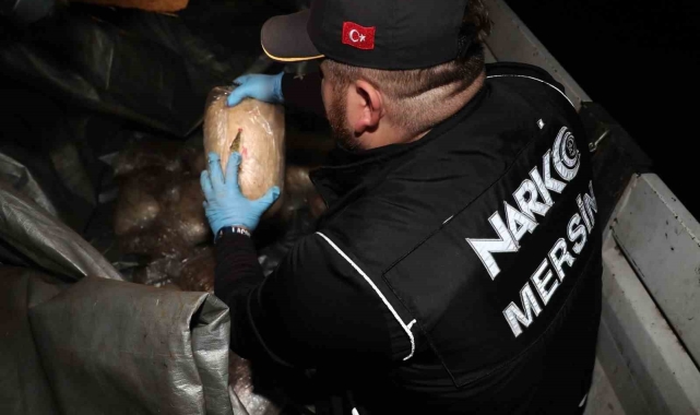 Mersin'de bir tırda 22 kilo 300 gram esrar ele geçirildi