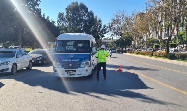 Mersin'de toplu taşıma araçlarına yönelik denetimler sürüyor
