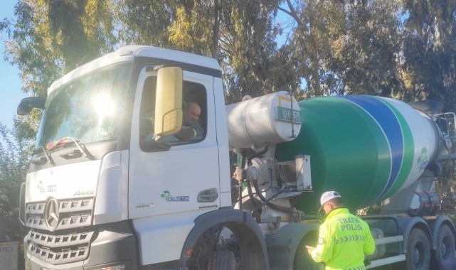 Mersin'de yük taşımacılığı yapan araçlar denetleniyor