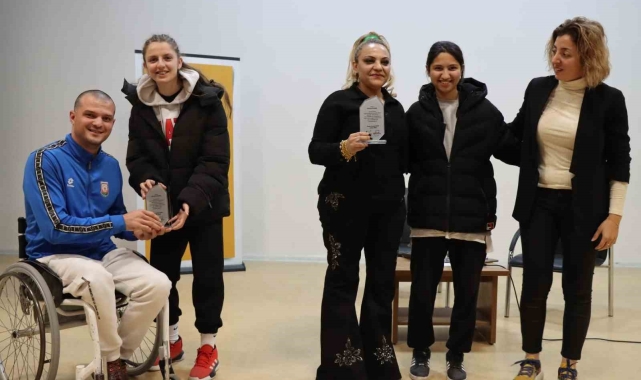 Milli sporcular engelli bireylerle buluştu