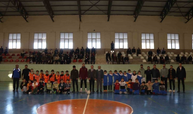 Minikler Futbol Turnuvasının şampiyonu Mehmet Akif İlkokulu